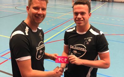 Roze band overgedragen